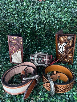 Accesorios: cinturones $499 Carteras $499